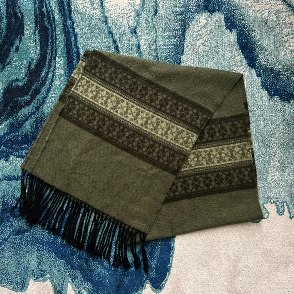 Stylish, soft 6ft scarf with fringe